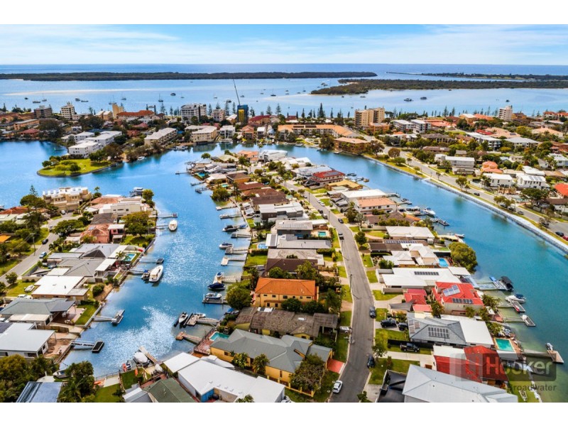 1/11 Vaggelas Crescent, Biggera Waters QLD 4216