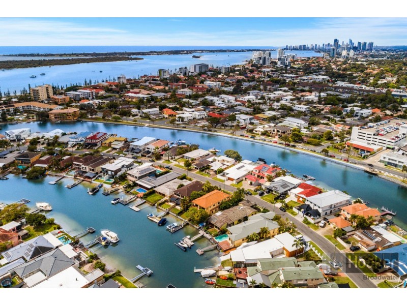 1/11 Vaggelas Crescent, Biggera Waters QLD 4216