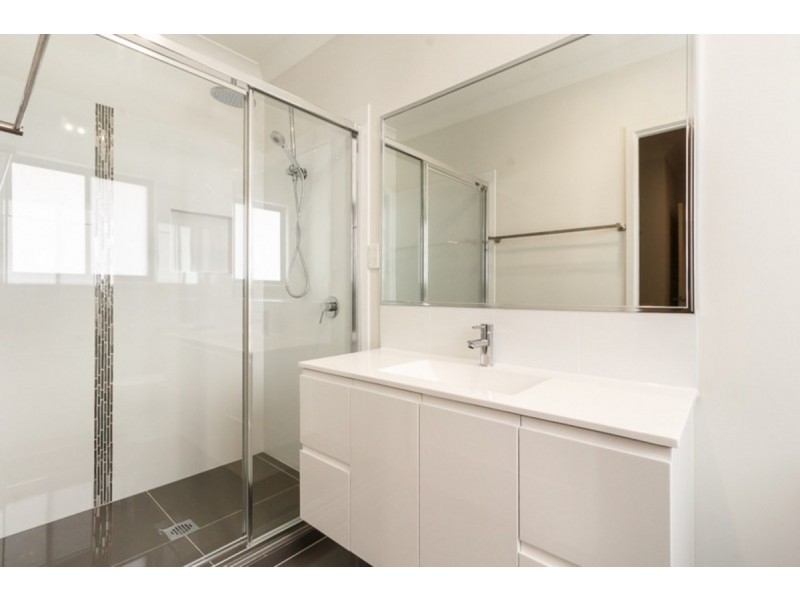 1/22A Jimmieson Avenue, Labrador QLD 4215