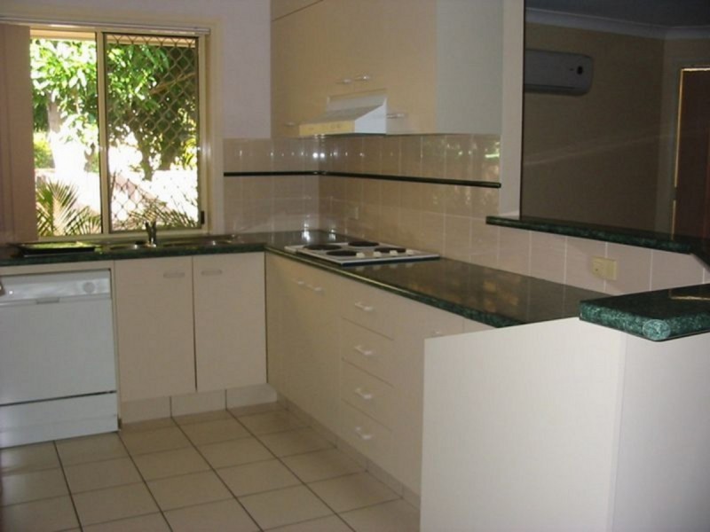 2/3 Middle Street, Labrador QLD 4215