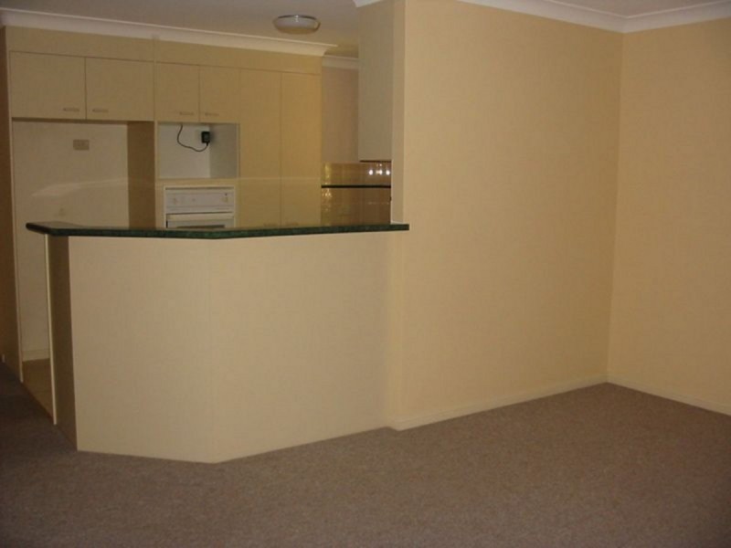 2/3 Middle Street, Labrador QLD 4215