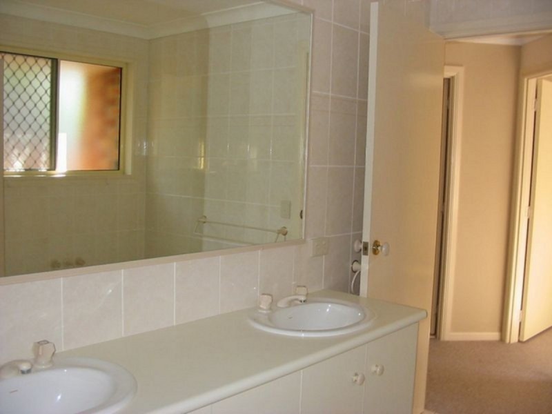 2/3 Middle Street, Labrador QLD 4215