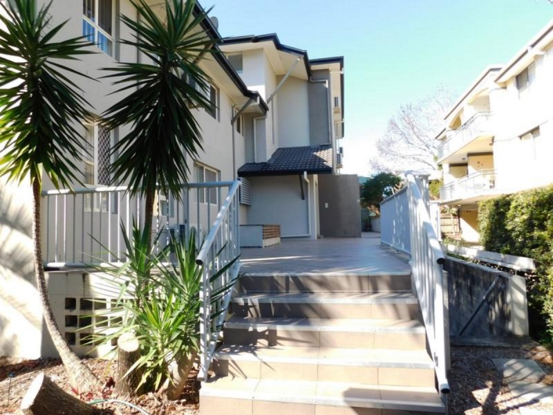 4/131 Muir Street, Labrador QLD 4215