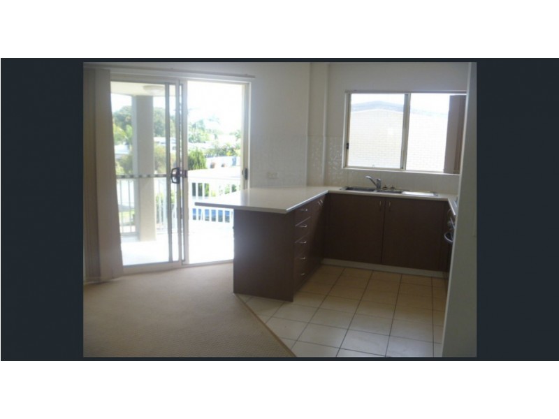 4/131 Muir Street, Labrador QLD 4215