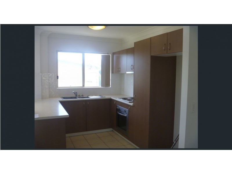 4/131 Muir Street, Labrador QLD 4215