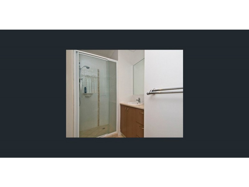 4/131 Muir Street, Labrador QLD 4215