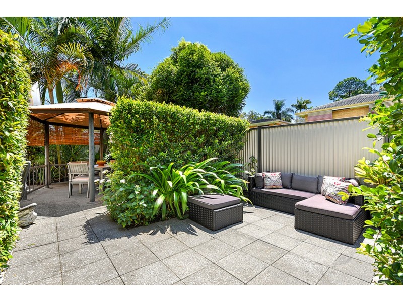 2/11 Wynflo Street, Labrador QLD 4215