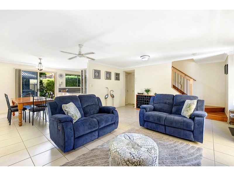 2/11 Wynflo Street, Labrador QLD 4215