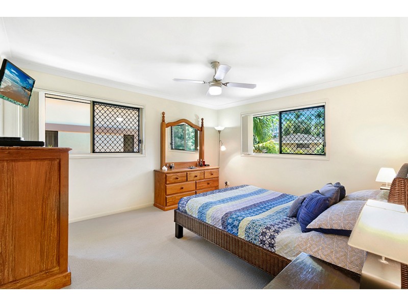 2/11 Wynflo Street, Labrador QLD 4215