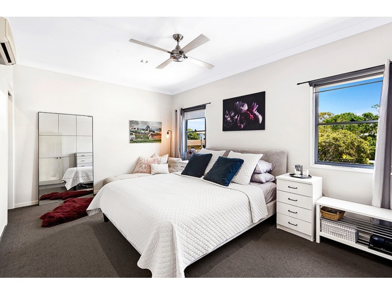 25 Proud Street (1/23 Hunter Avenue), Labrador QLD 4215