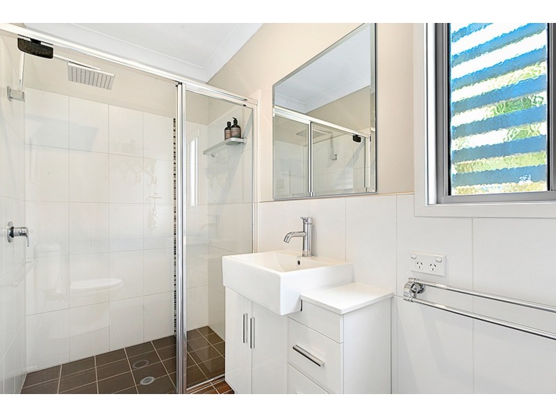 25 Proud Street (1/23 Hunter Avenue), Labrador QLD 4215