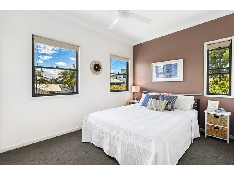 25 Proud Street (1/23 Hunter Avenue), Labrador QLD 4215