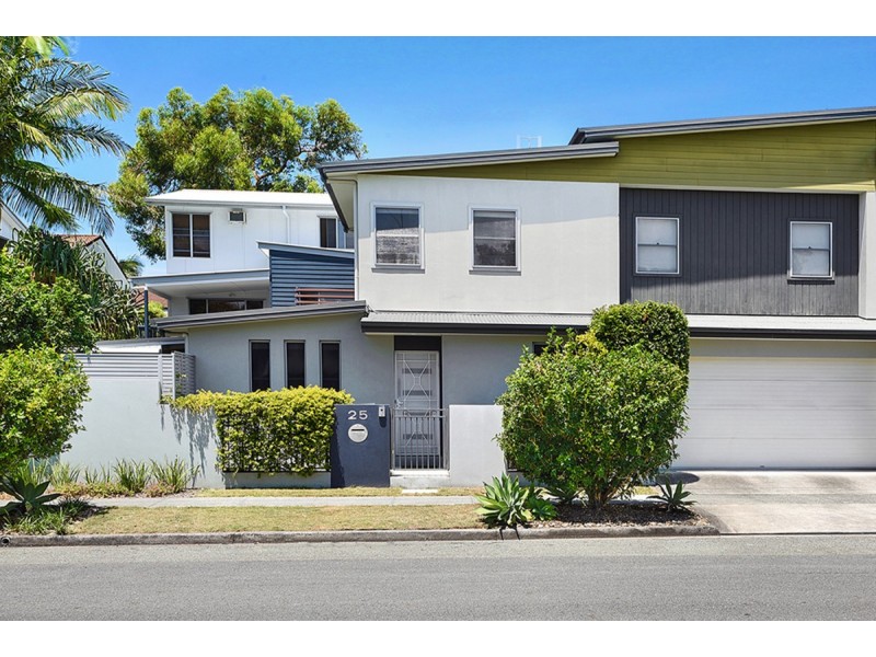 25 Proud Street (1/23 Hunter Avenue), Labrador QLD 4215