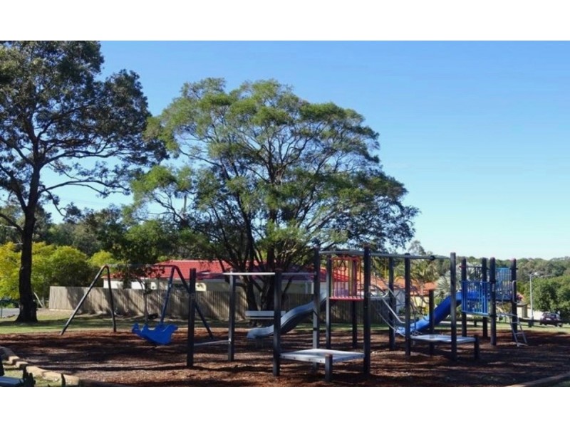 11 Madasin Close, Arundel QLD 4214