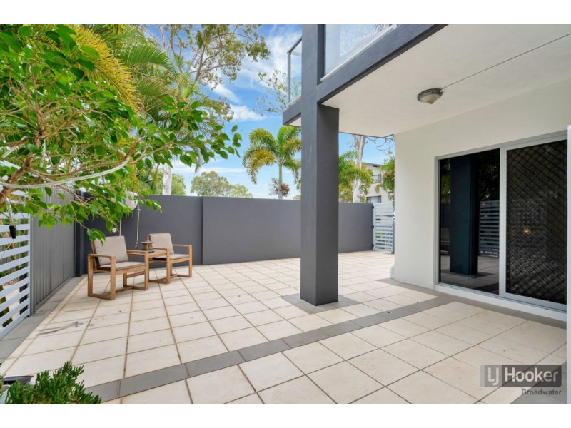 2/28 Parker Street, Labrador QLD 4215