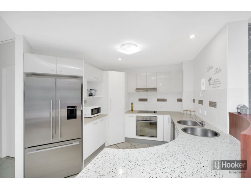2/28 Parker Street, Labrador QLD 4215