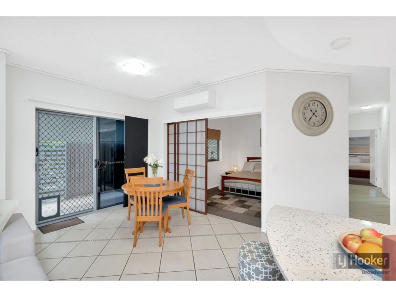 2/28 Parker Street, Labrador QLD 4215