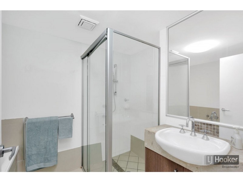2/28 Parker Street, Labrador QLD 4215
