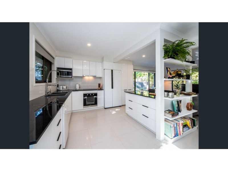 10 Lergessner Street, Biggera Waters QLD 4216