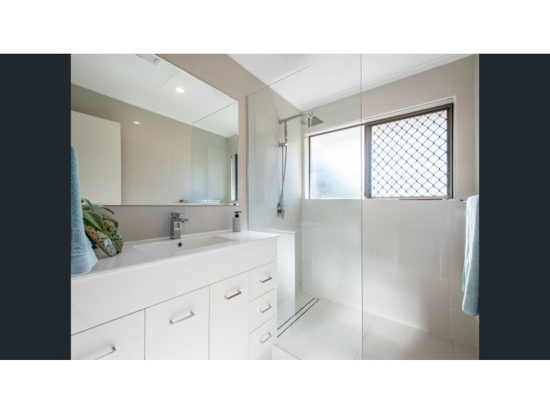 10 Lergessner Street, Biggera Waters QLD 4216