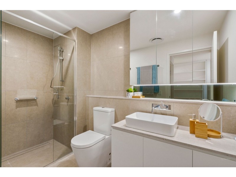 704/110 Frank Street, Labrador QLD 4215