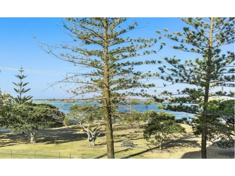 5/200-204 Marine Parade, Labrador QLD 4215