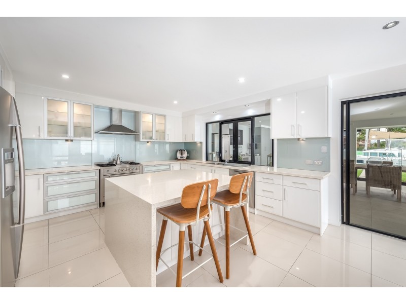 30 Lindsay Parade, Paradise Point QLD 4216