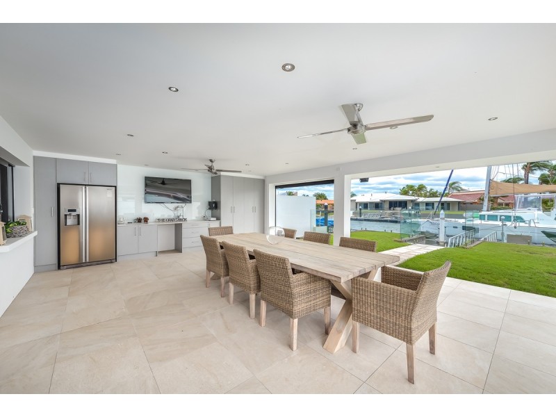 30 Lindsay Parade, Paradise Point QLD 4216