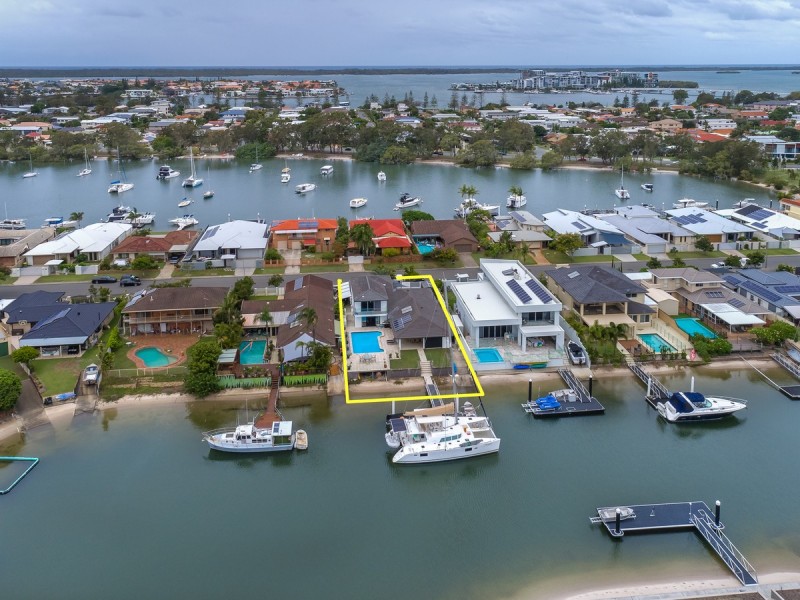 30 Lindsay Parade, Paradise Point QLD 4216