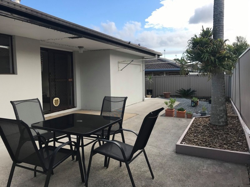 2/55 Government Road, Labrador QLD 4215