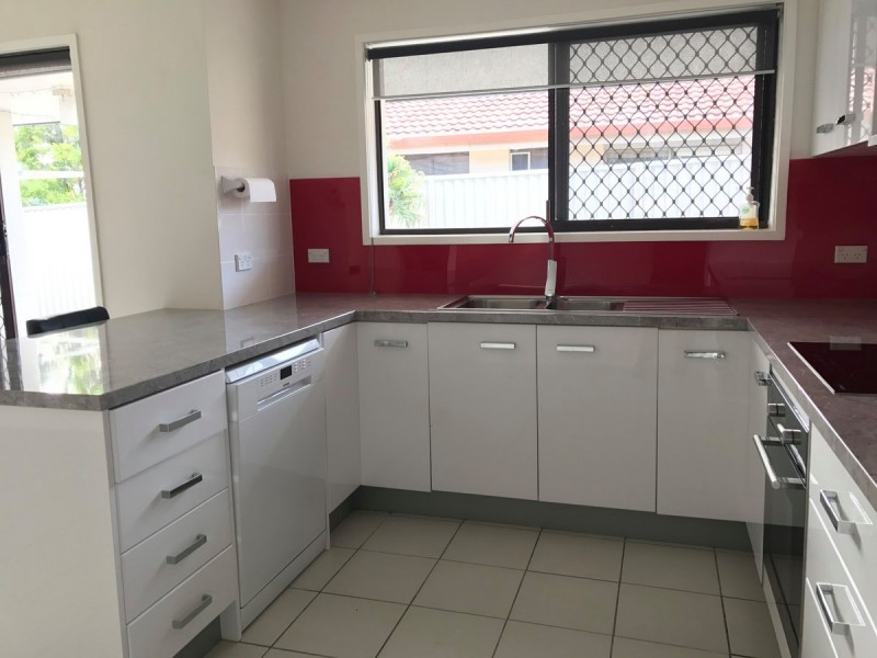 2/55 Government Road, Labrador QLD 4215