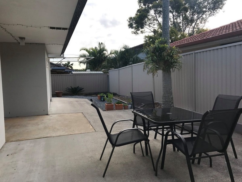 2/55 Government Road, Labrador QLD 4215