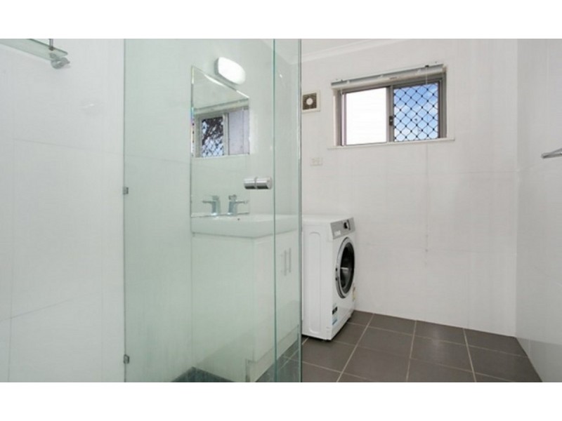 1/126 Marine Parade, Southport QLD 4215