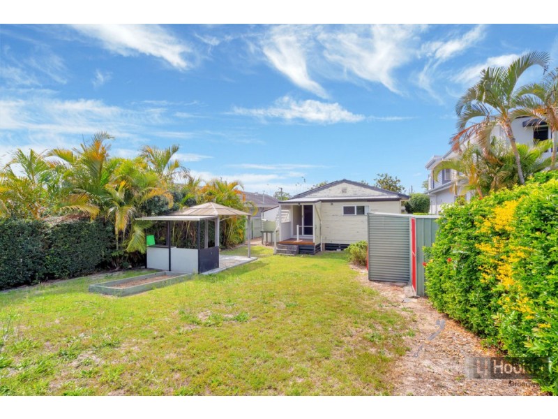 26 Vernon Avenue, Labrador QLD 4215