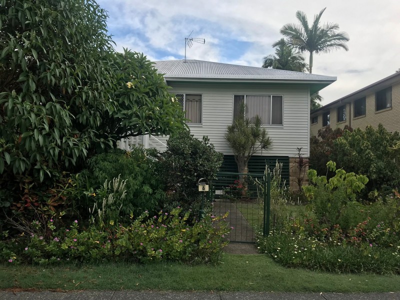 6 Brett Avenue, Labrador QLD 4215