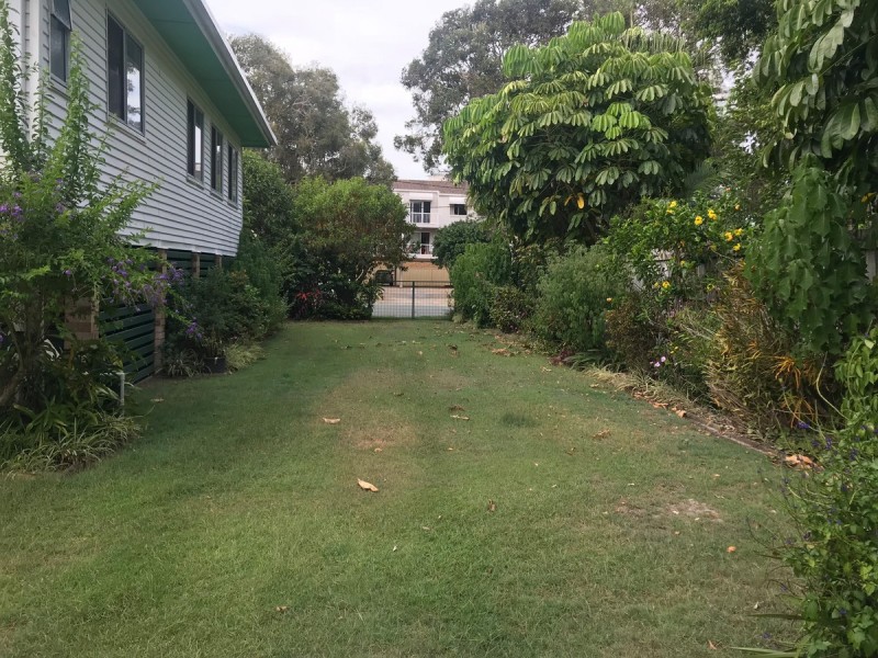 6 Brett Avenue, Labrador QLD 4215