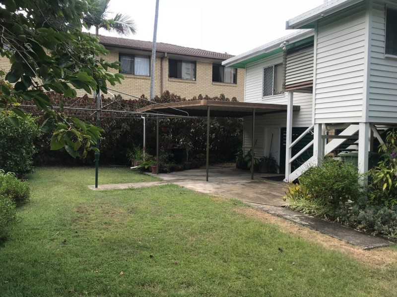 6 Brett Avenue, Labrador QLD 4215
