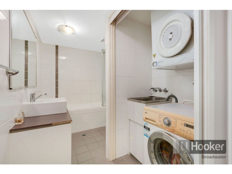 2/8 Proud Street, Labrador QLD 4215