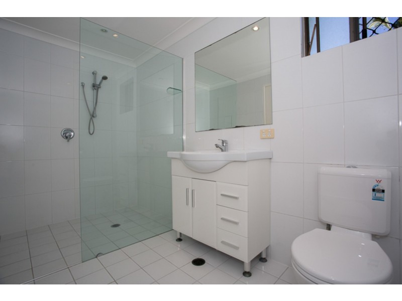 62 Victor Avenue, Paradise Point QLD 4216