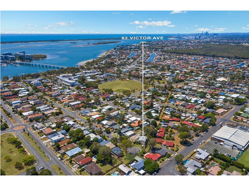 62 Victor Avenue, Paradise Point QLD 4216