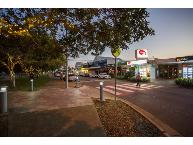 62 Victor Avenue, Paradise Point QLD 4216