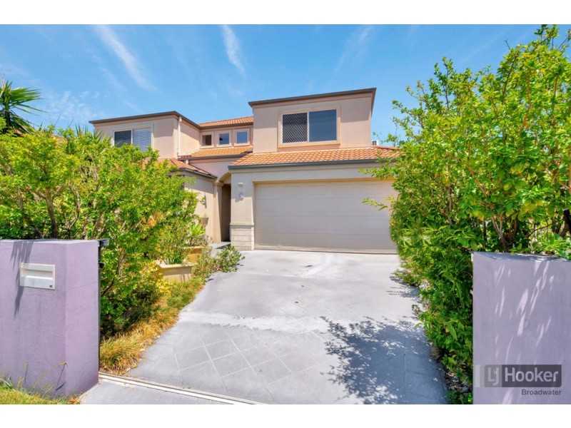 2/28 Broad Street, Labrador QLD 4215