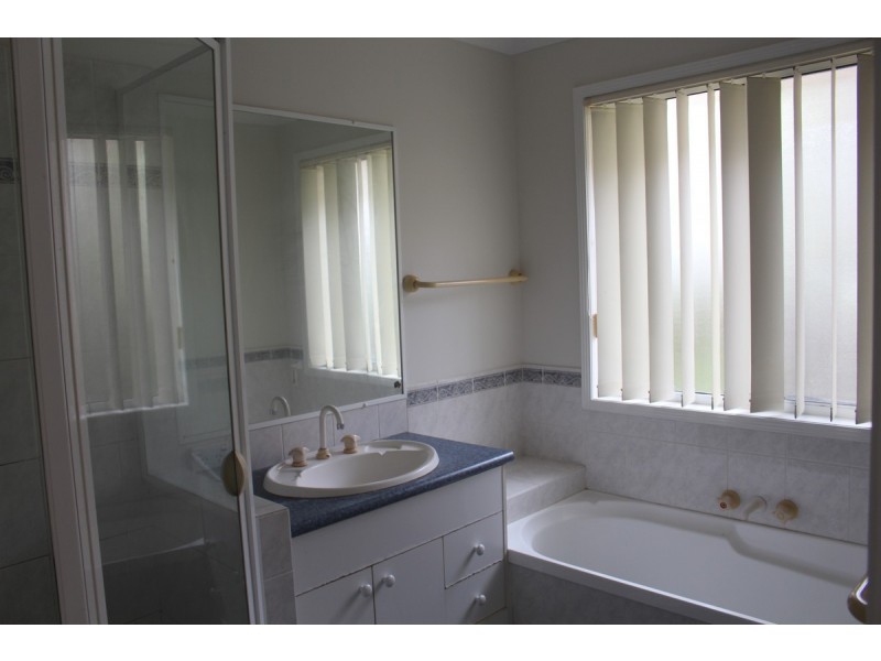 12 Midway Terrace, Pacific Pines QLD 4211