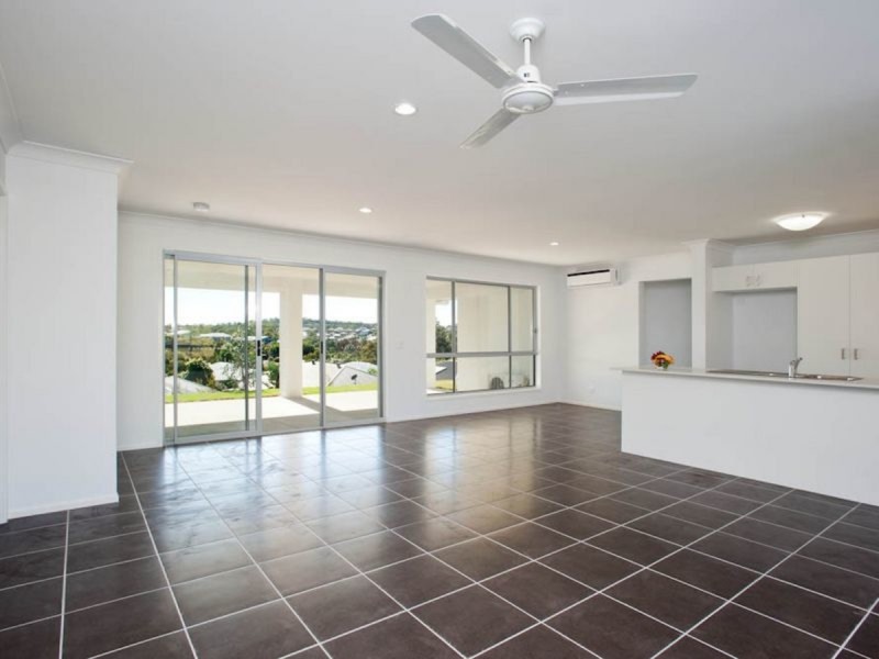 33 Flame Trees Crescent, Maudsland QLD 4210