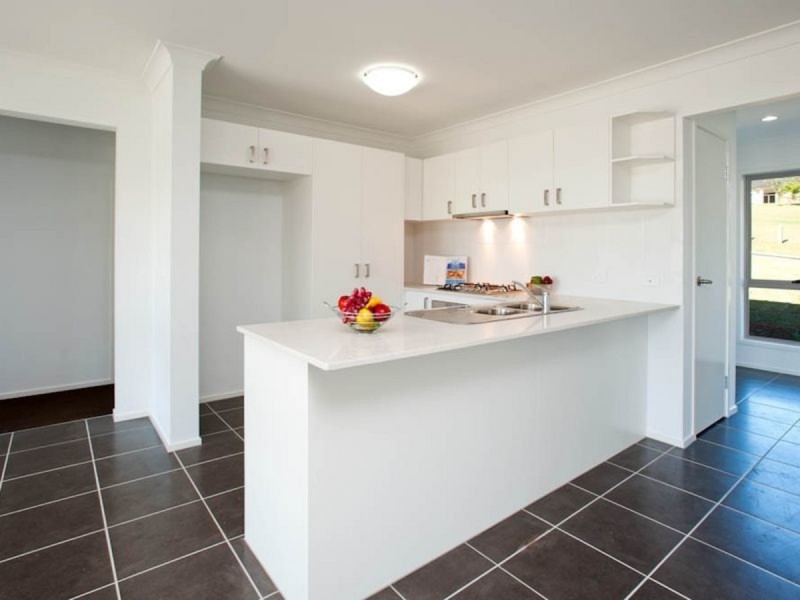 33 Flame Trees Crescent, Maudsland QLD 4210