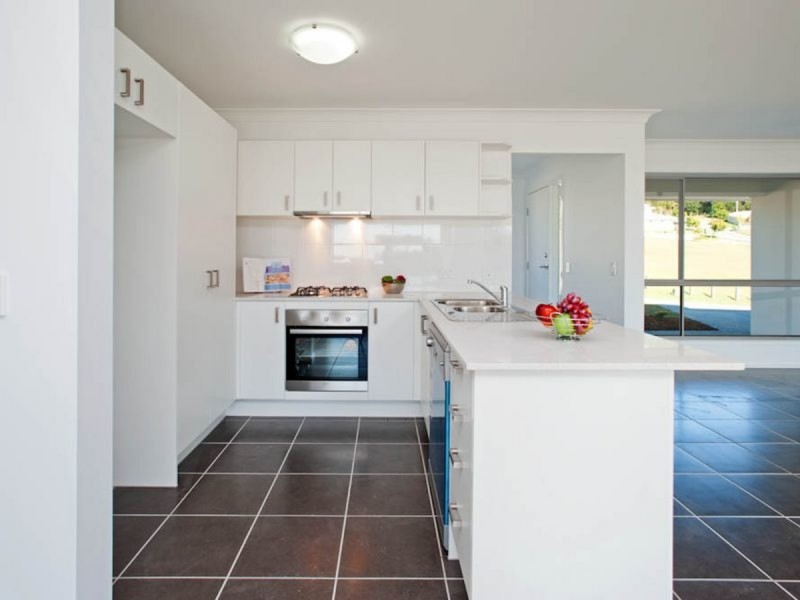 33 Flame Trees Crescent, Maudsland QLD 4210