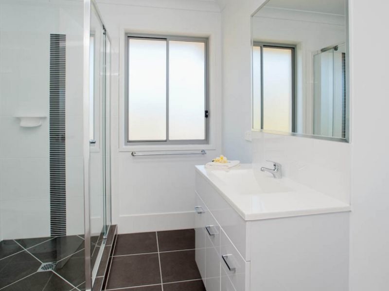 33 Flame Trees Crescent, Maudsland QLD 4210