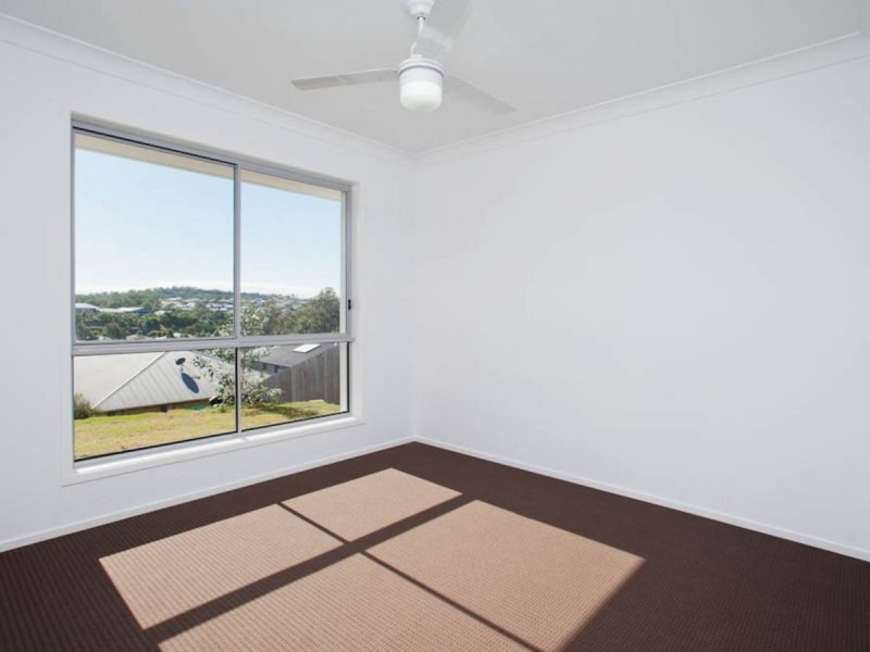 33 Flame Trees Crescent, Maudsland QLD 4210