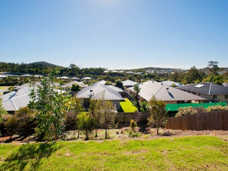 33 Flame Trees Crescent, Maudsland QLD 4210