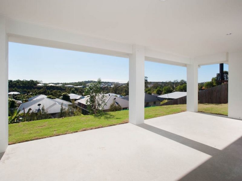 33 Flame Trees Crescent, Maudsland QLD 4210